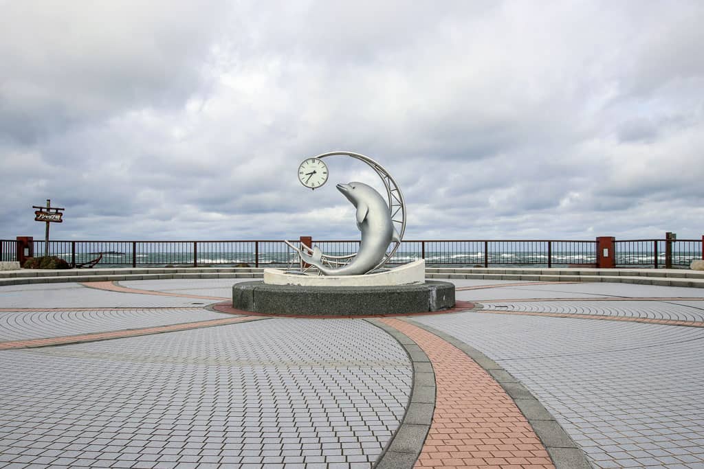 Dolphins statues at Cape Noshappu