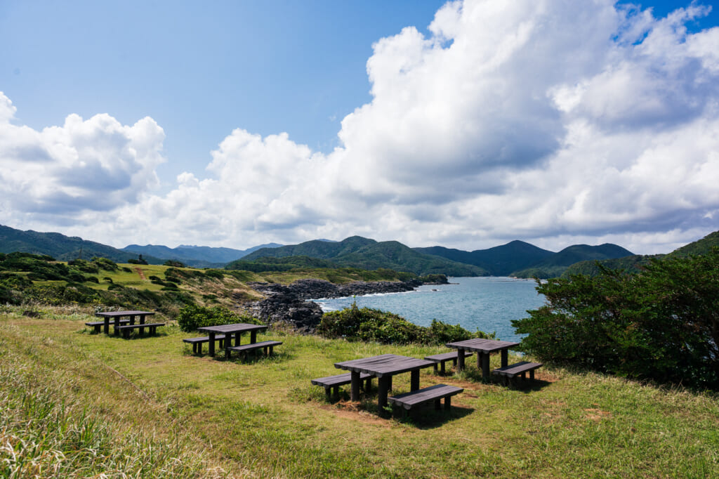 picnic tables at gyogasaki park