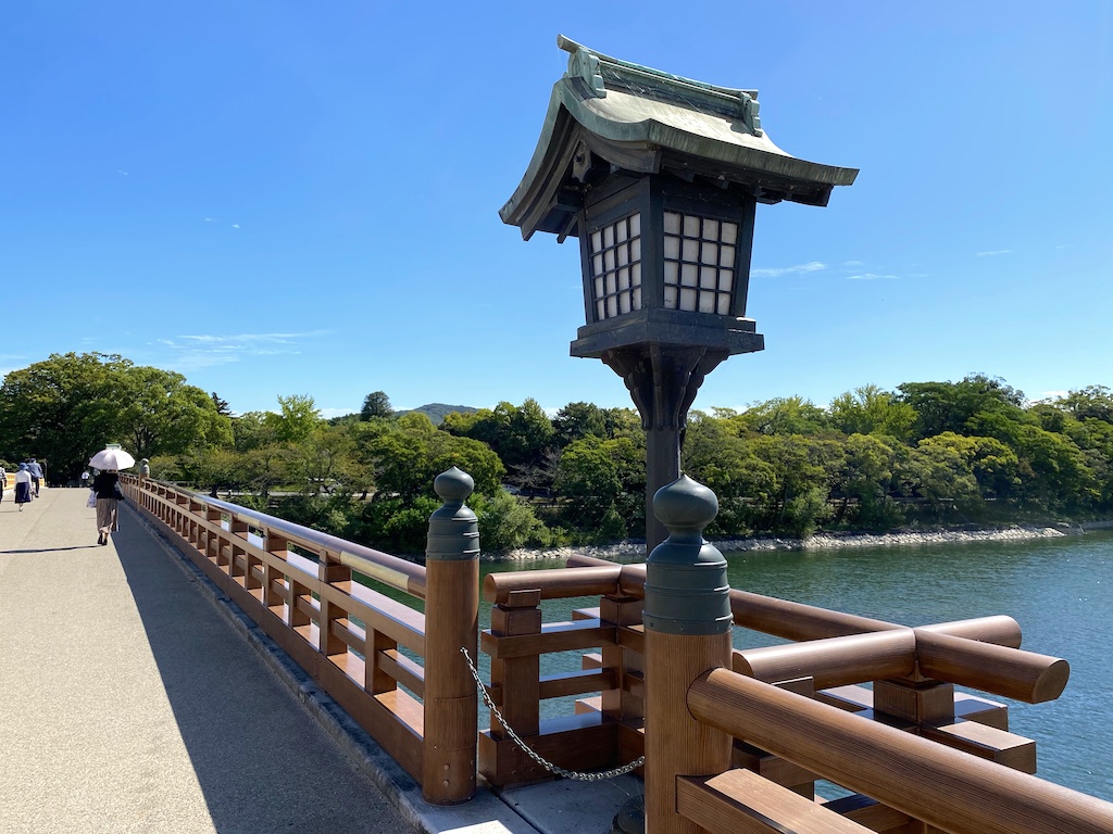 Lamp on Tsurumi Bridge