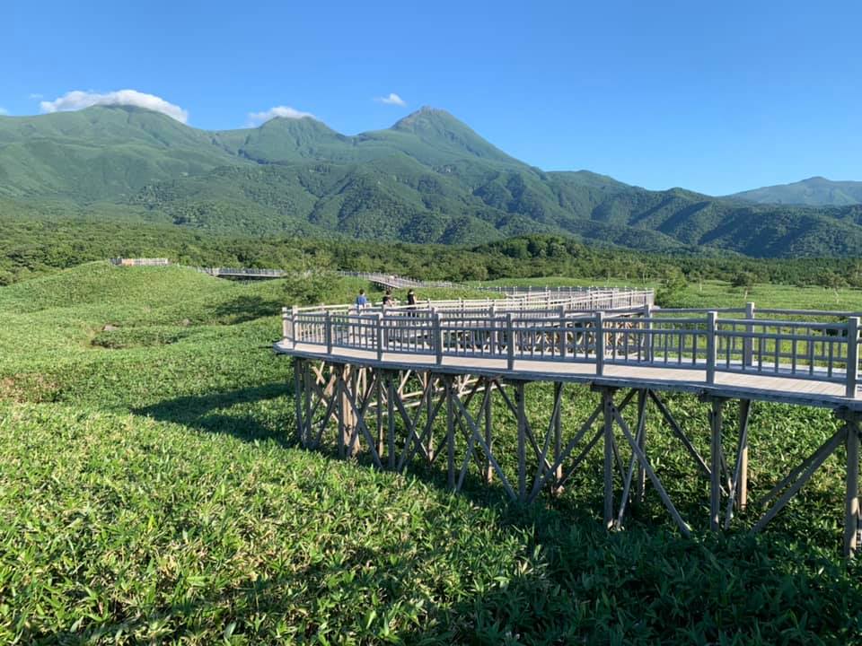Wooden pontoon at the end of the Five Lakes Trail