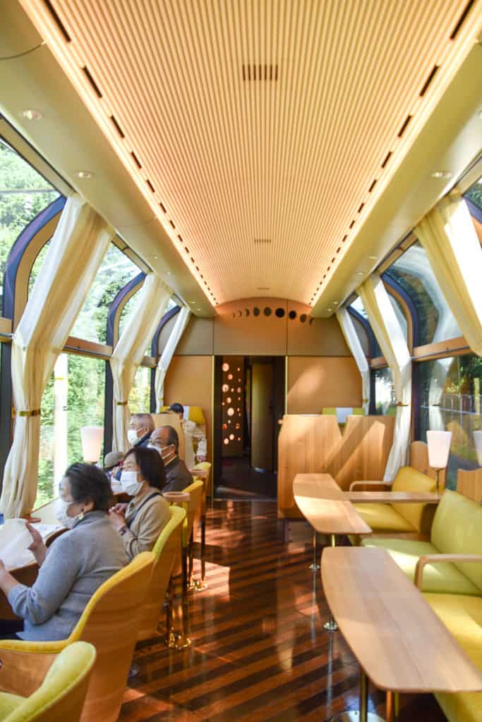 interior of Setsugekka Train