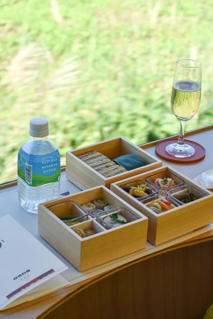 Bento box on Setsugekka Train