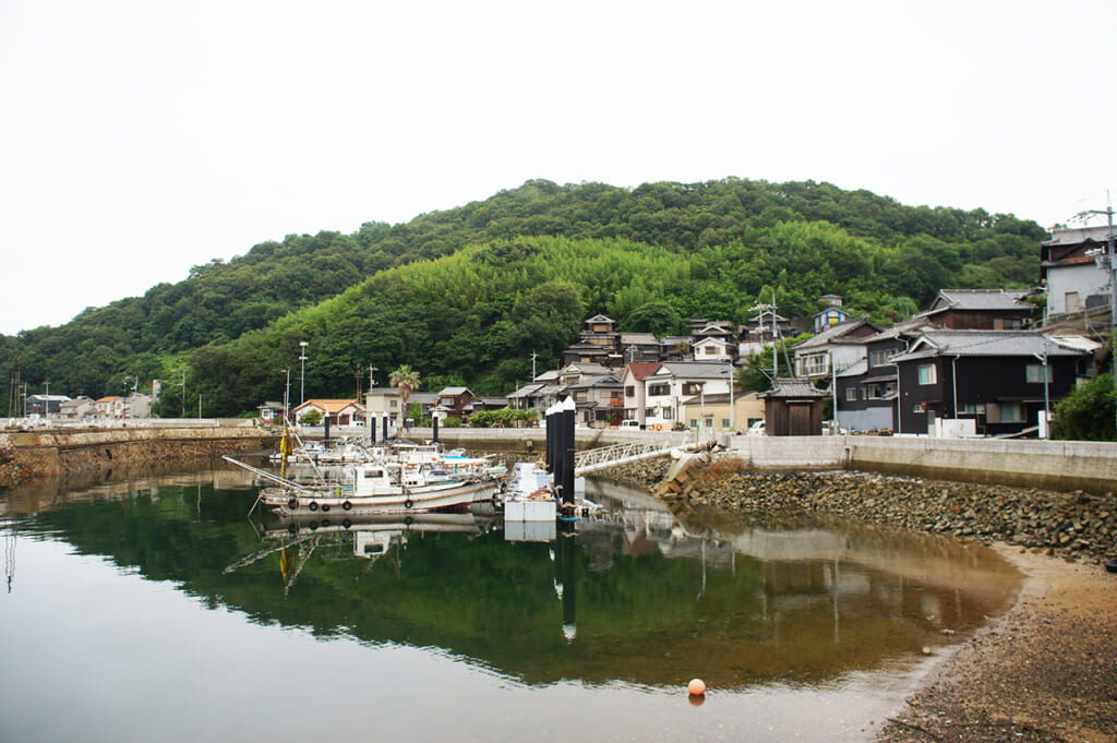 ManABe Shima   真鍋島  フランス語 ManABe Shima 真鍋島 フランス語 Amazon.co.jp: Manabe Shima