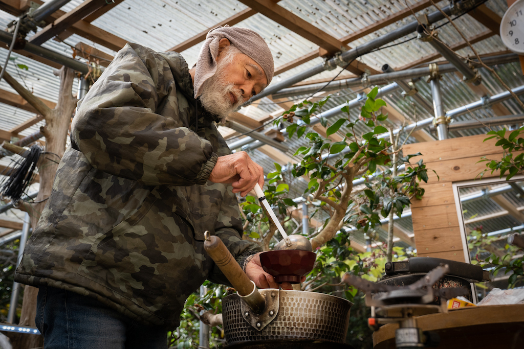Mountain hermit pouring soup