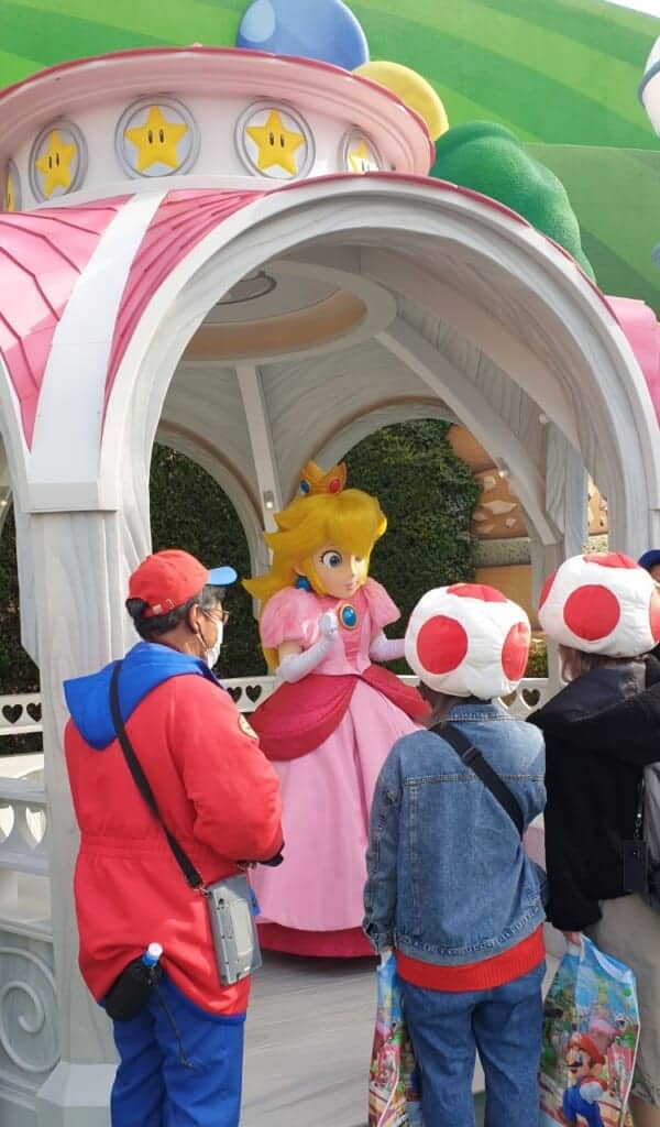 Princess Peach meeting at the Super Nintendo World
