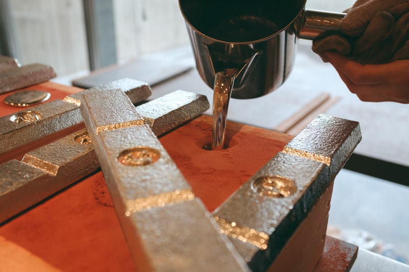 tin poured in a sand mold during a workshop in nousaku