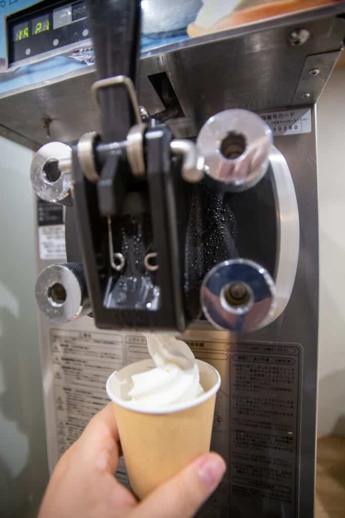 Free machines of ice-cream in a manga kissa