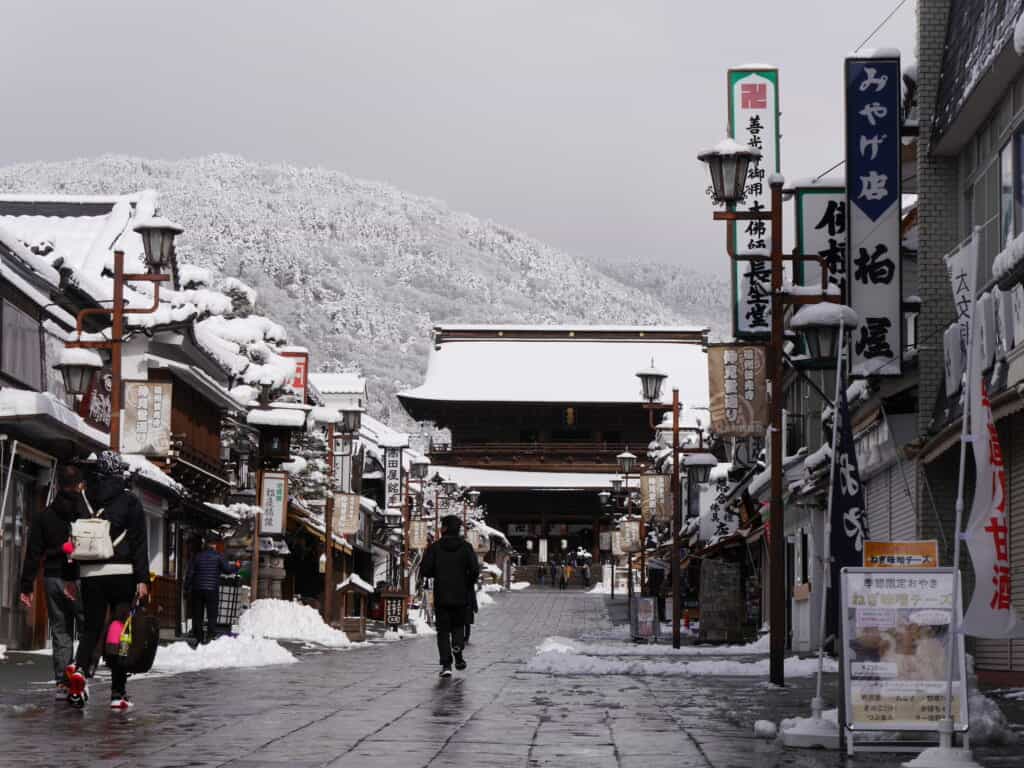 shopping street around zenkoji temple