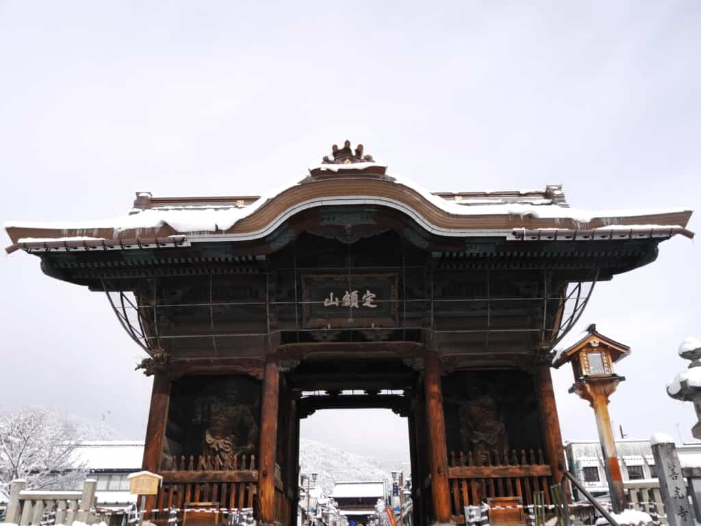 large entrance gate to zenkoji temple