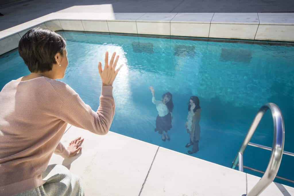 women under water from above