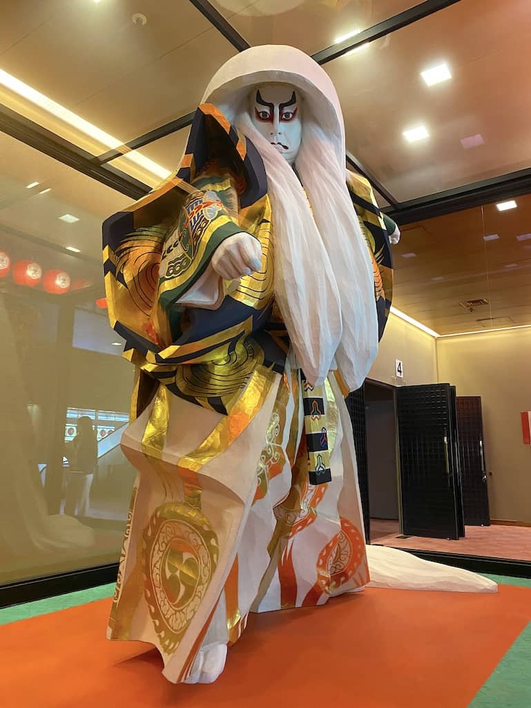 Japanese Kabuki Kagamijishi lion spirit statue