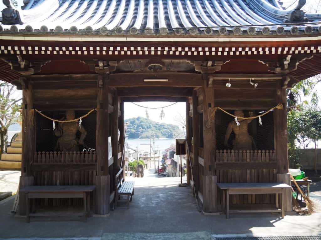 Japanese Guardian Statues at the gate of Osake Shrine