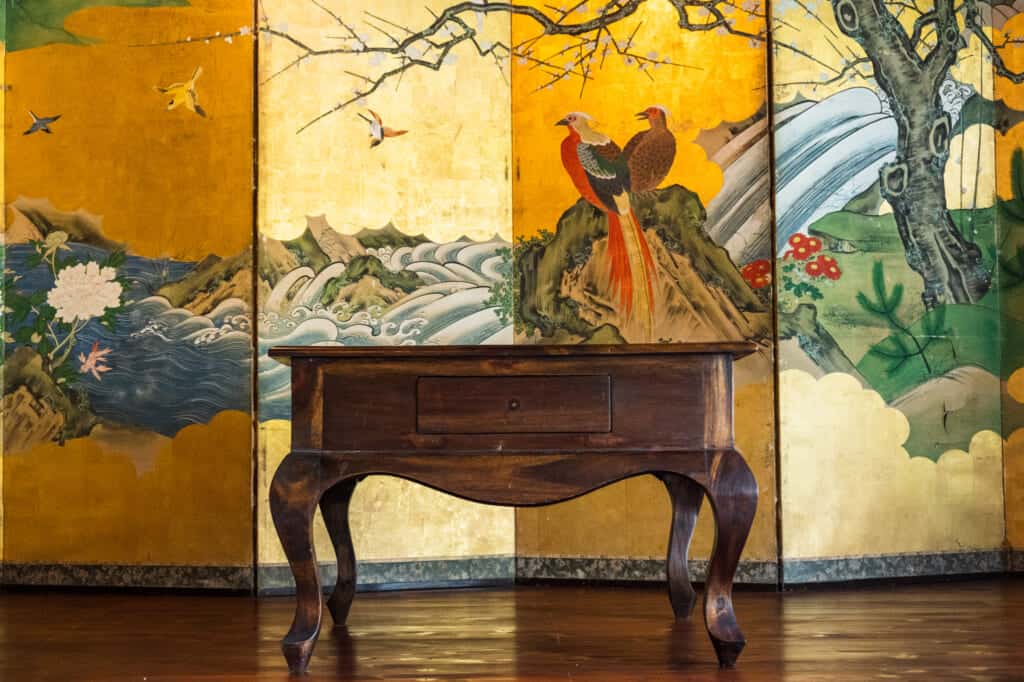 painted screen and low table at atagoya hamamatsu