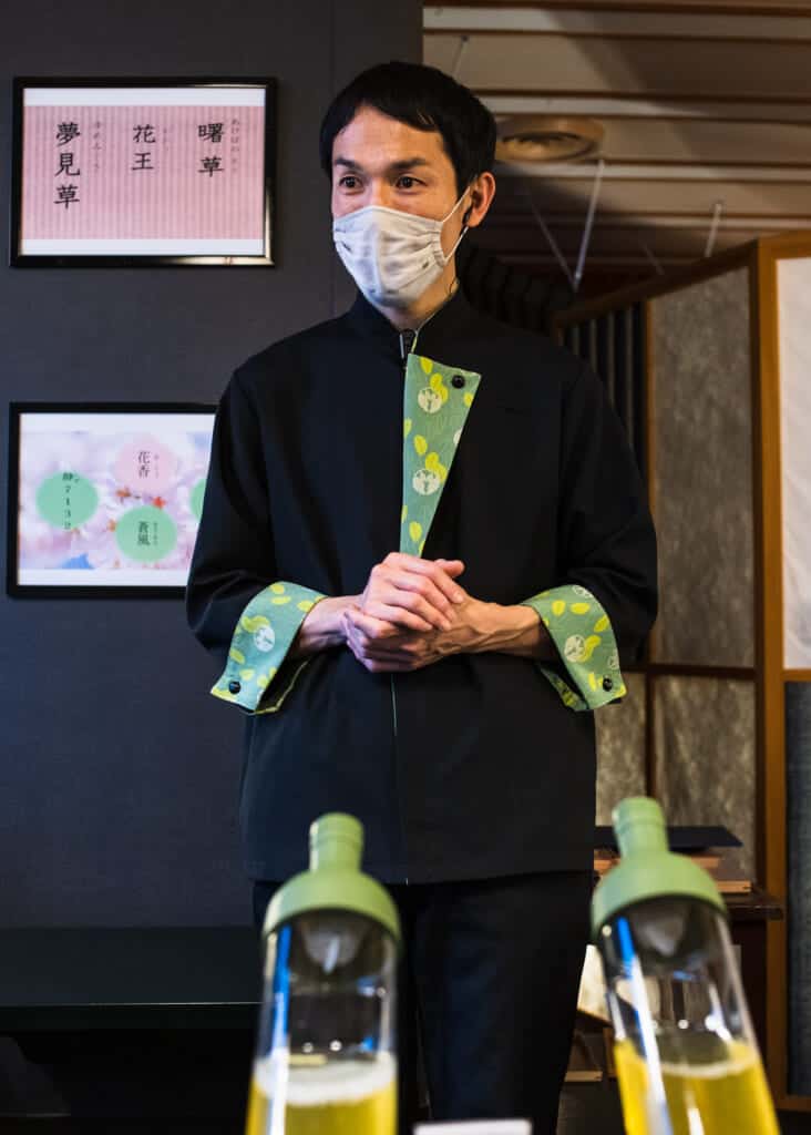 tea instructor at hoshino resorts kai enshu