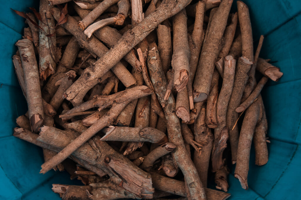 wood used to dye threads for Japanese fabrics