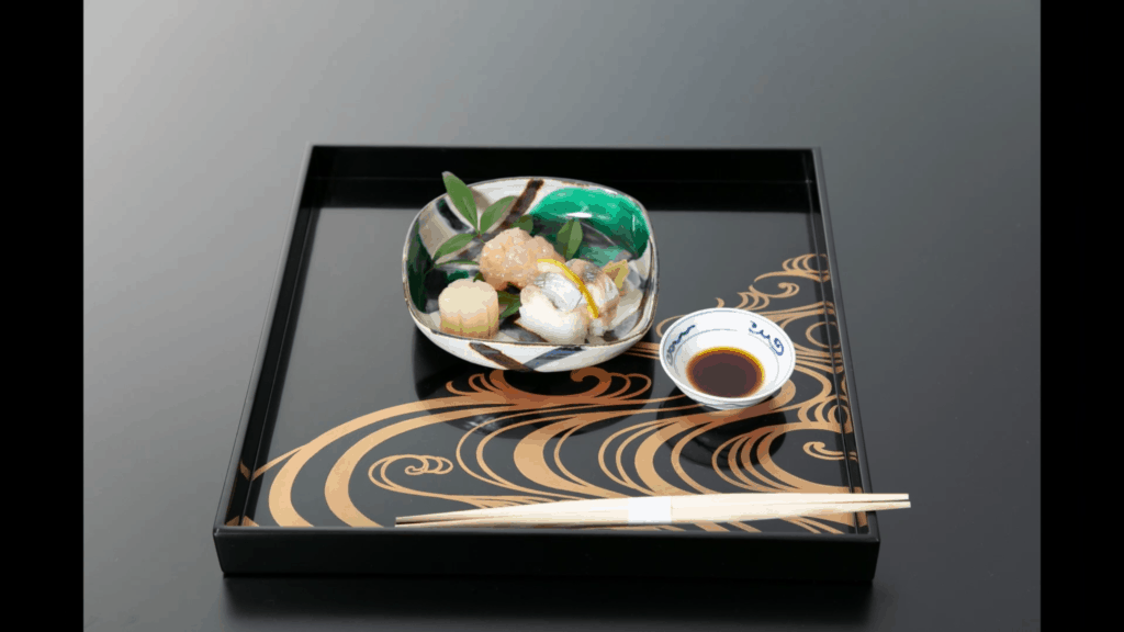 Lacquered Japanese ceramics as part of the Kogei exhibition