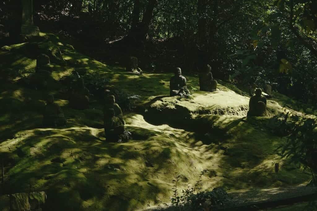 Stone statues of arhats in Japan