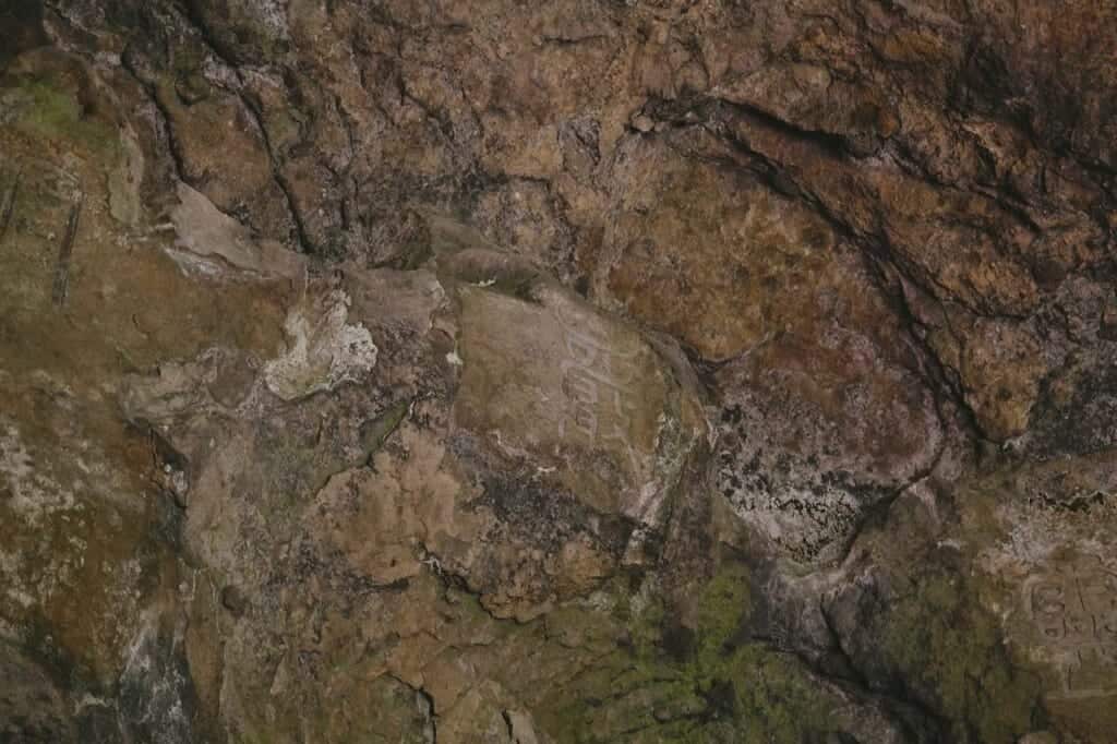 巌 Japanese kanji engraved on the rocks