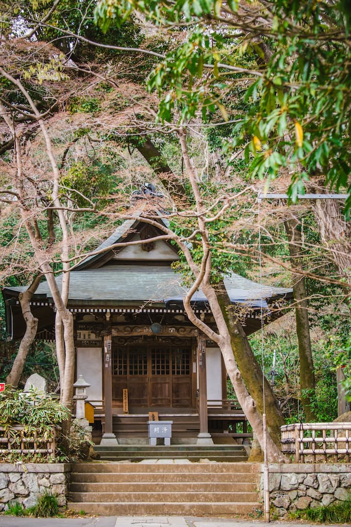 small building in jindaiji temple