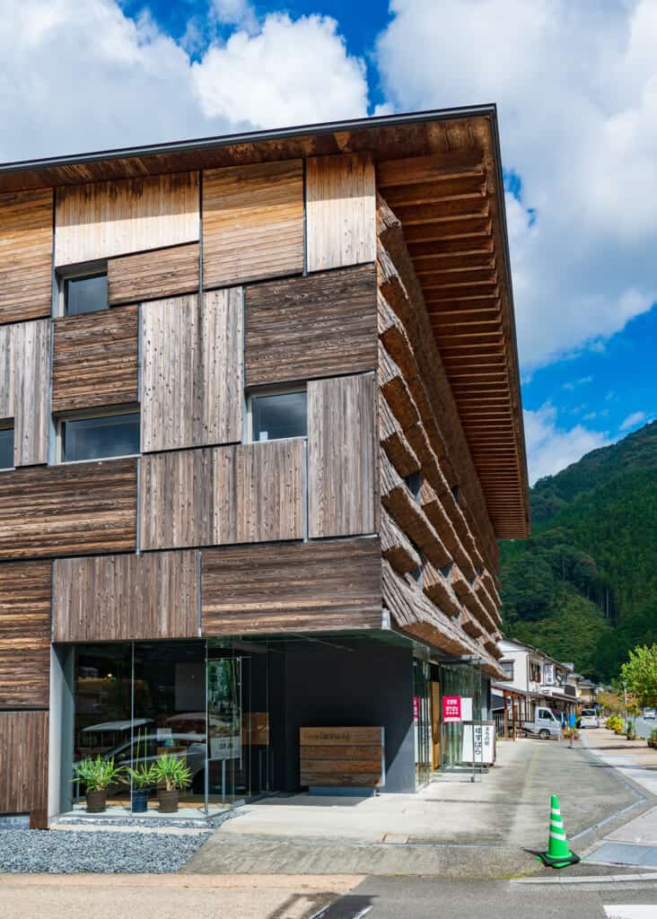 kengo kuma building in shikoku, japan