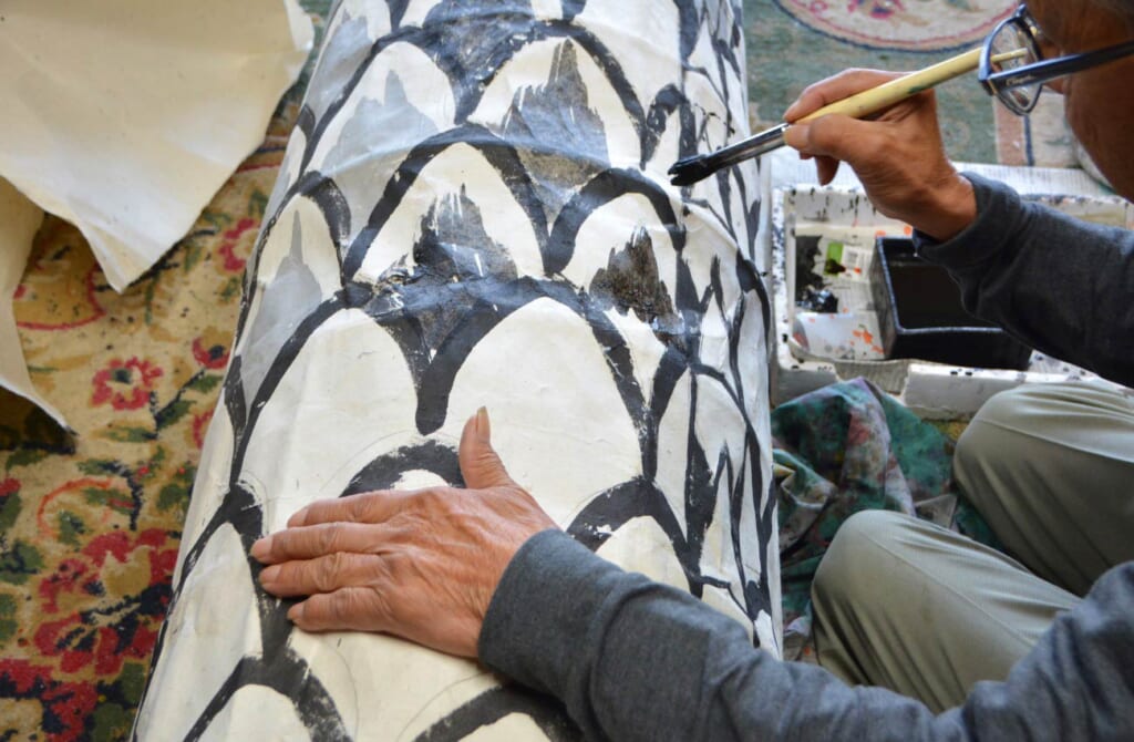 Coloring the snake barrel in Japan