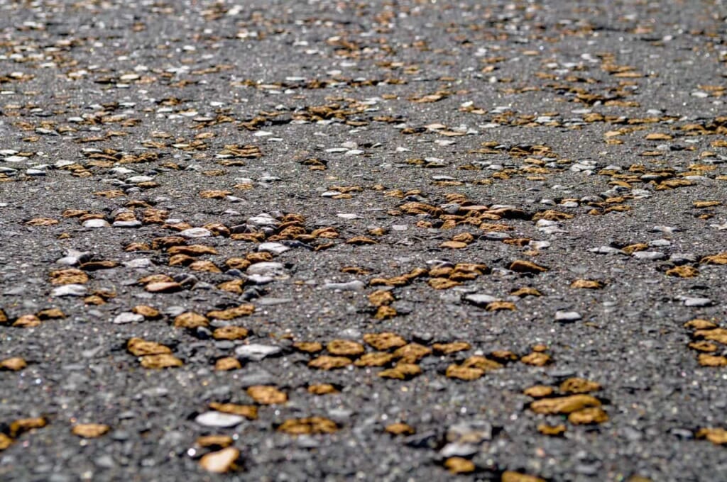 Two-colored stones pointing to Nakasendo