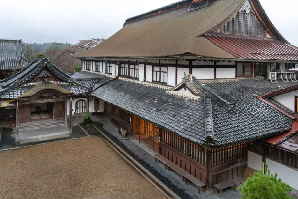 traditional japanese building