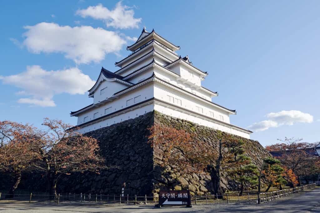 traditional japanese castle
