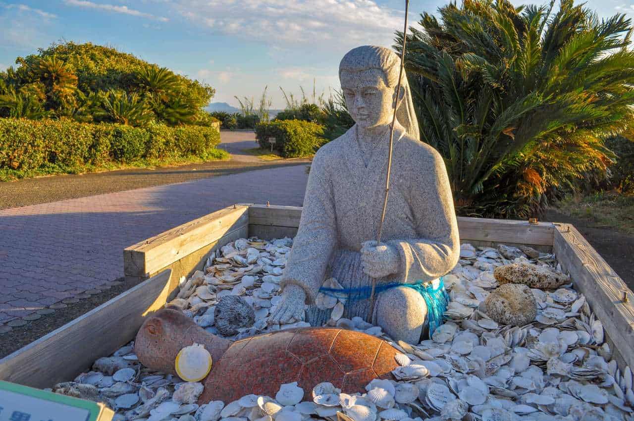 Statue of Urashima Taro and the turtle