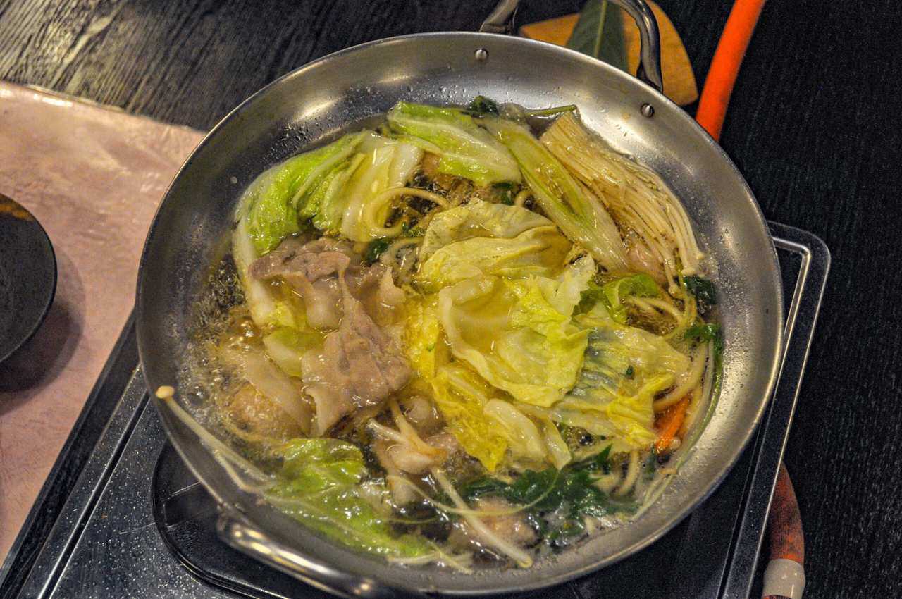Black pork nabe with vegetables