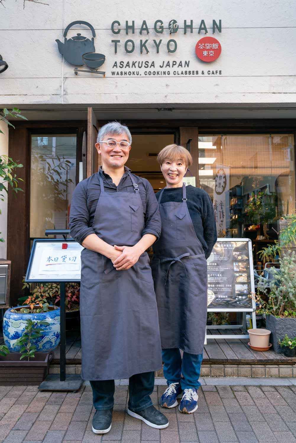 couple in front of Chagohan Tokyo