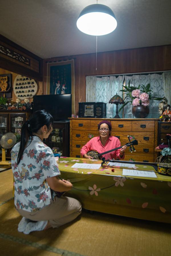 At a minshuku stay you can learn more about Okinawan traditions.