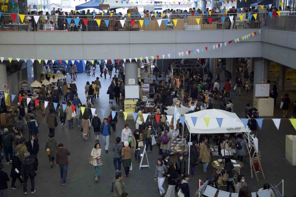 Japanese flea markets with many people