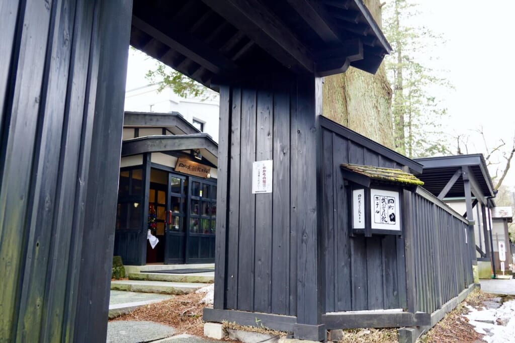 exterior of Tamachi Bukeyashiki Hotel in Kakunodate