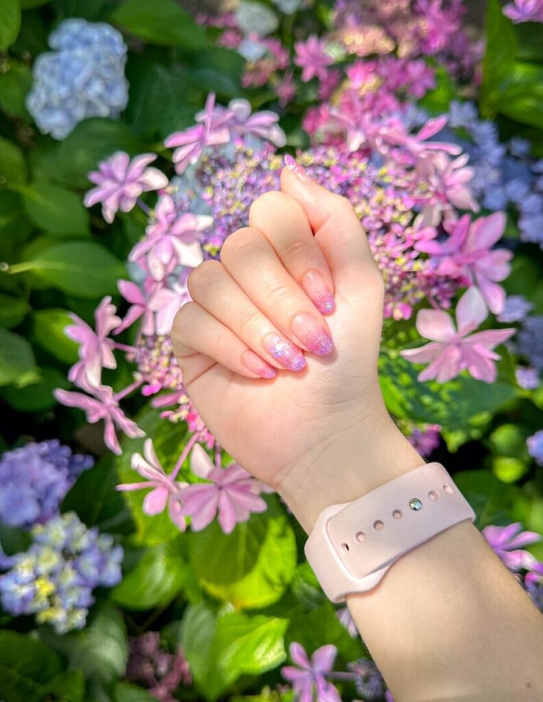 Seasonal hydrangea nails