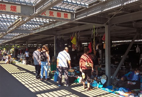 Stands de braderie pendant un masturi au Japon