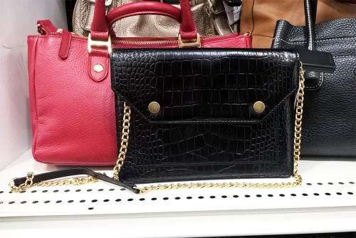 Accessoires chics chinés dans les friperies japonaises