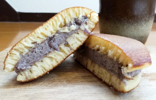 Nama-dorayaki au sésame noir de la pâtisserie Sakae Futoshiro