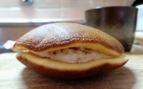 Nama-dorayaki, une version à la crème fouettée aromatisée.