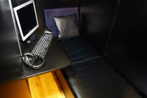 Cabine individuelle "VIP" chez Geragera, l'enseigne de Manga Kissa