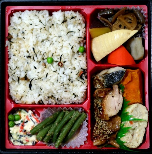 Bento équilibré vu de haut.