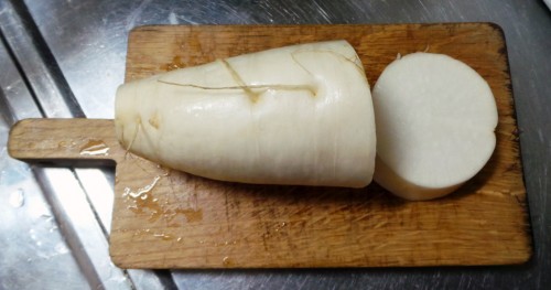 Le daikon, un légume japonais que l'on retrouve parfois dans la soupe miso.