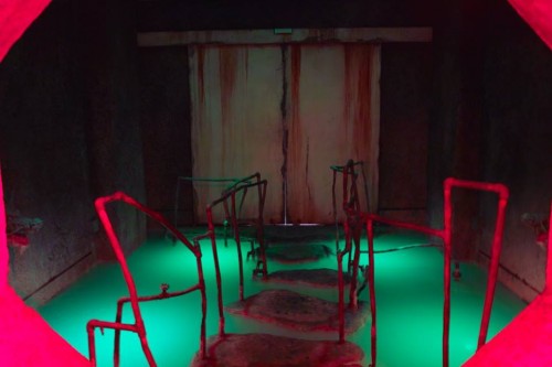 Décor génial du game center Warehouse situé à Kawasaki