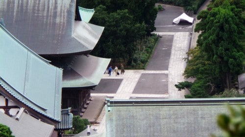 Vue sur le temple Kenchoji à Kamakura