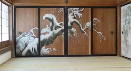 Porte coulissante peinte dans le temple Kongōbu-ji au mont Koya