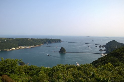 Vue sur la baie dans le parc de Shimoda, péninsule d'Izu