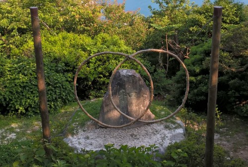 Lancé de galets dans des cercles au mont Nesugata à Shimoda