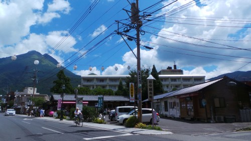 Yufuin, petite ville thermale de la préfecture d'Oita et le mont Yufu sur l'île de Kyushu