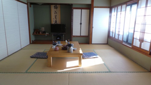 Salle de restaurant du ryokan Hakuunsou situé dans le village de Yunohira à côté de Yufuin sur l'île de Kyushu