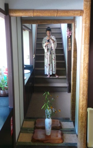 En yukata au ryokan Hakuunsou situé dans le village de Yunohira à côté de Yufuin sur l'île de Kyushu
